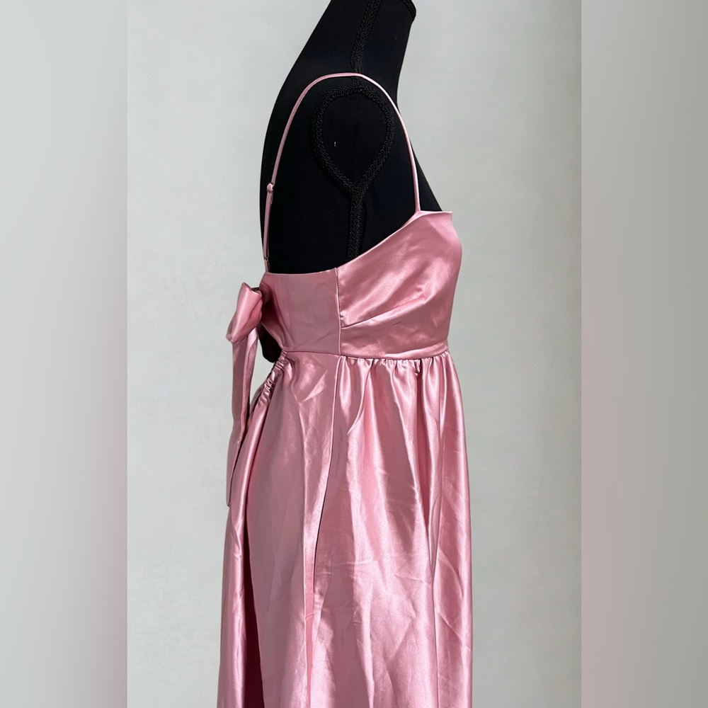 Elegant Pink Satin Dress - Picture 3 of 10